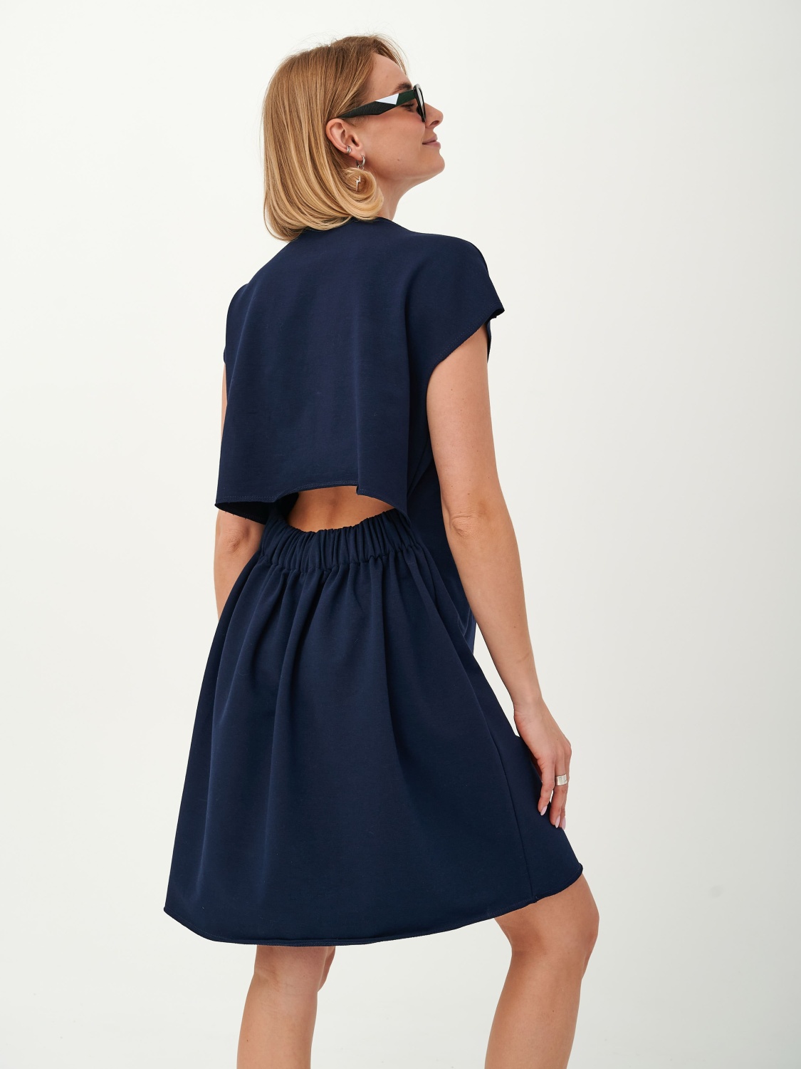 Платье-футболка с открытой спиной (XS-S, Темно-синий)